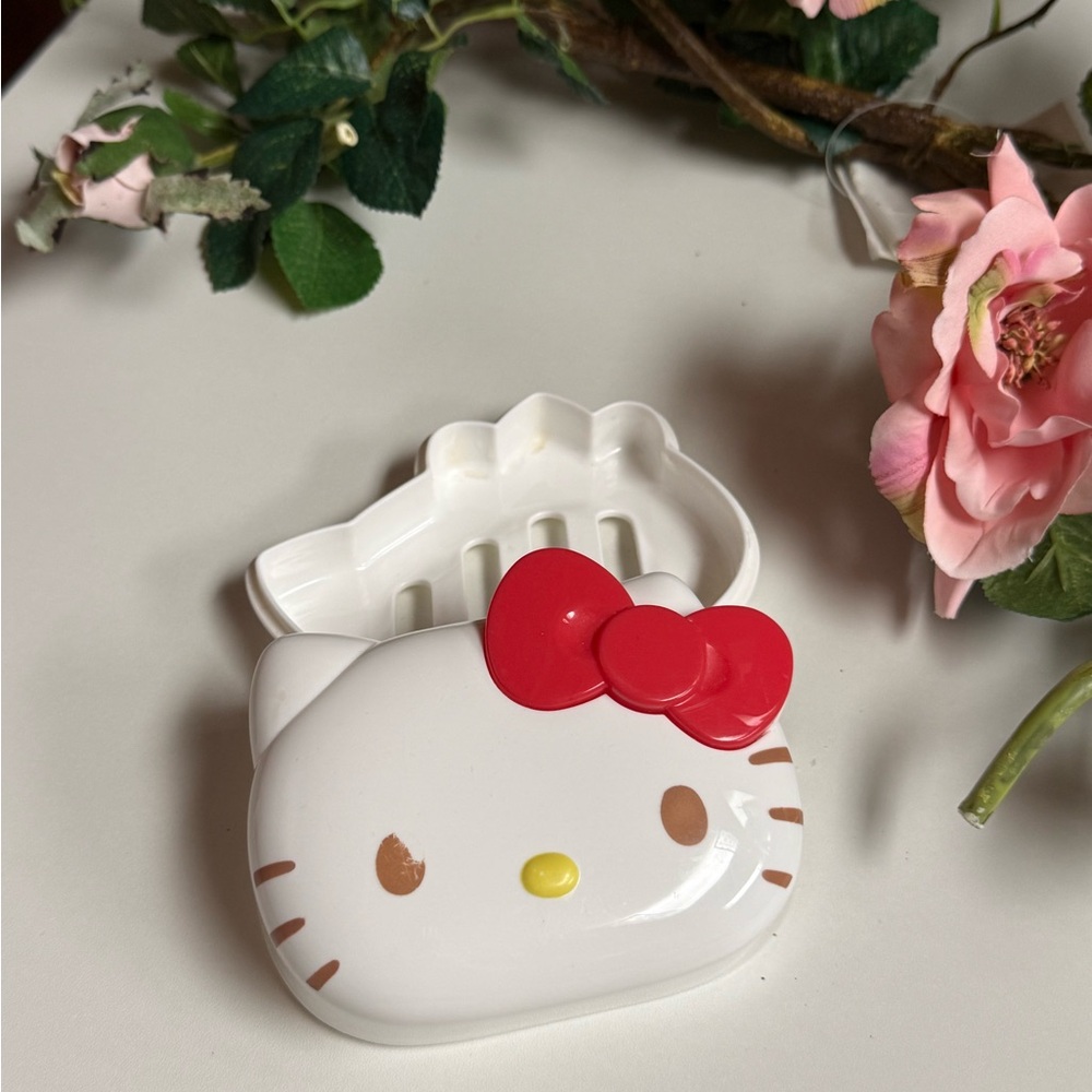 Hello Kitty Style White & Red Soap Dish